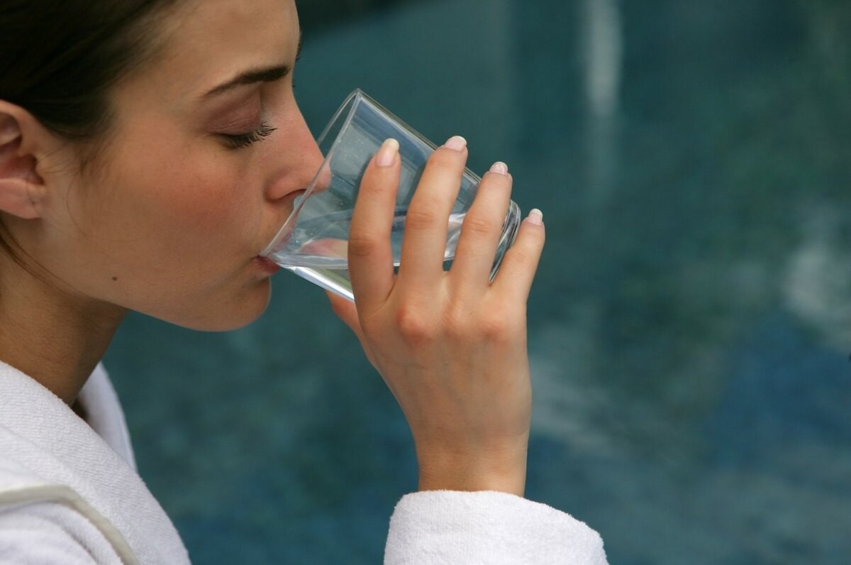 نقش آب در کاهش هورمونهای استرس: راز آرامش طبیعی بدن