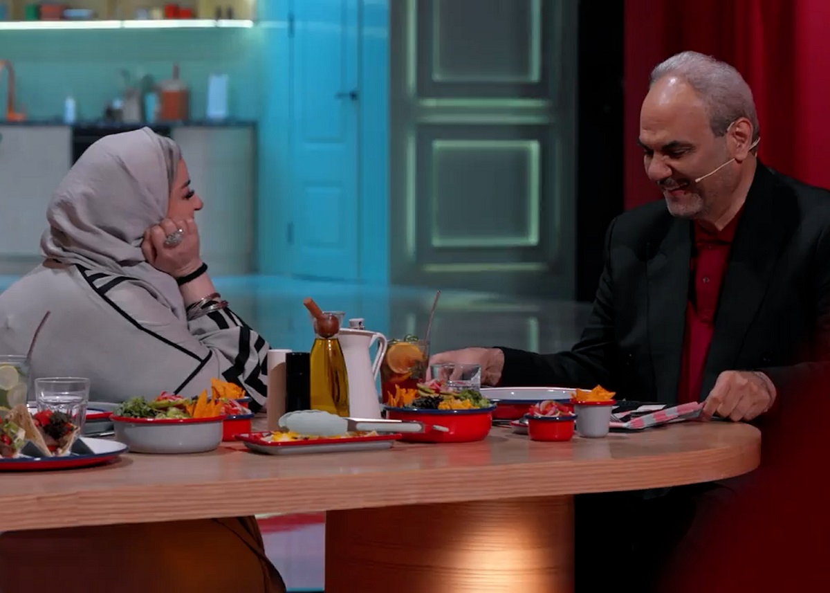شوخی‌ عجیب جواد خیابانی با نعیمه نظام دوست: شبیه توپ هستی!