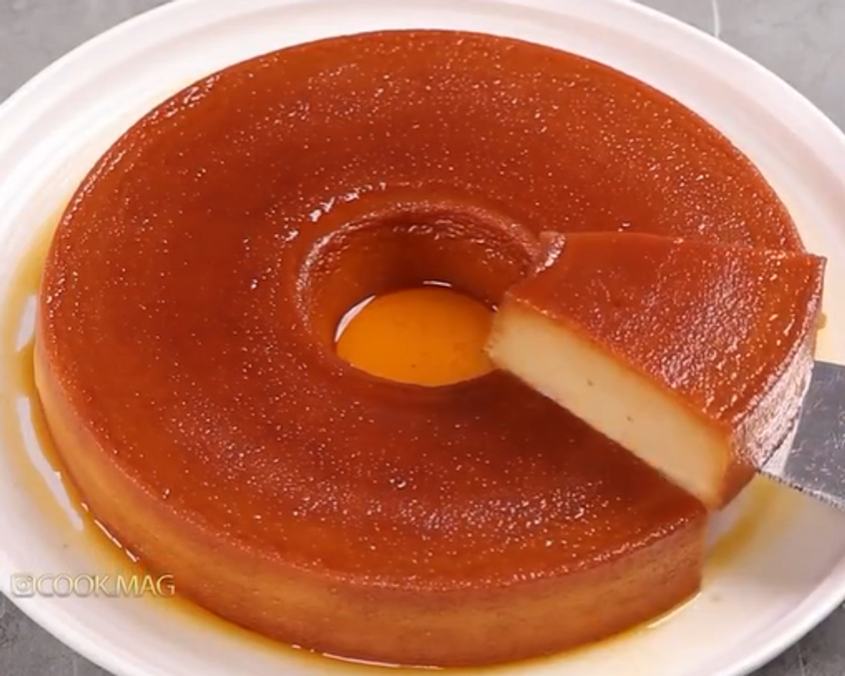 طرز تهیه دسر کرم کارامل با نان تست؛ آموزش ویدئویی لطیف ترین دسر دنیا