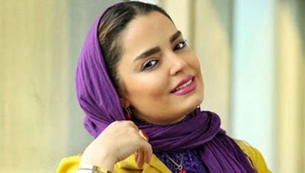 سپیده خداوردی بازیگر سریال از یاد رفته درحال آموزش پیانو