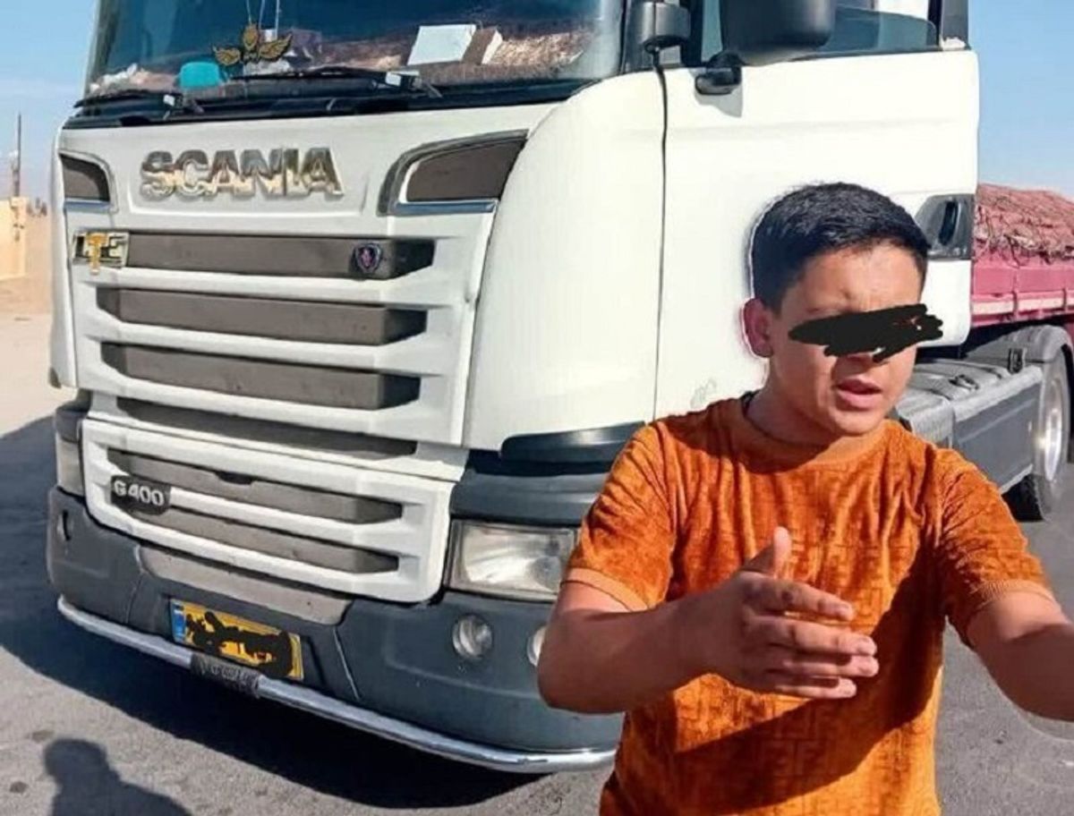 رانندگی پسر 13 ساله با تریلی در یزد!