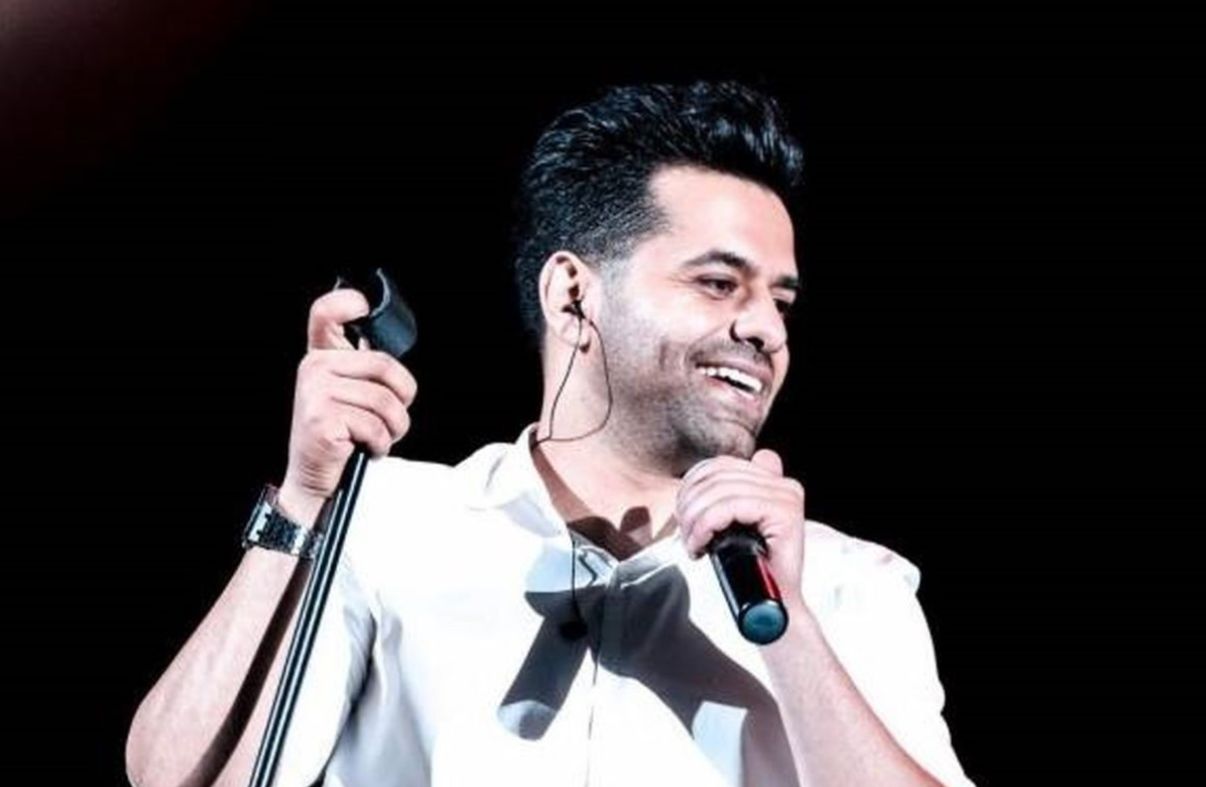 همخوانی زیبای دختر گیس خرگوشی در کنسرت رضا بهرام؛ آوایی حزن انگیز که قلب‌ها را لمس کرد