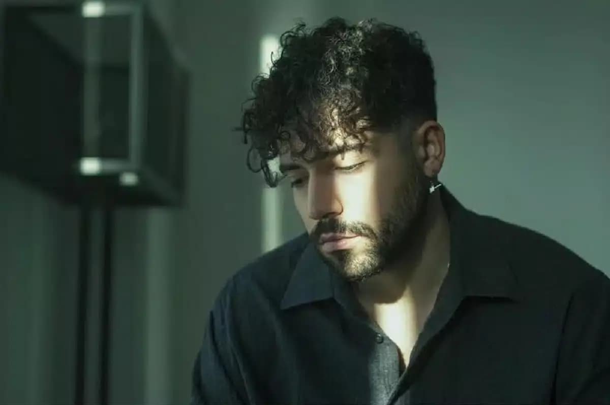 حرف‌های پر از غم و اندوه شروین حاجی پور در مراسم خاکسپاری پدرش