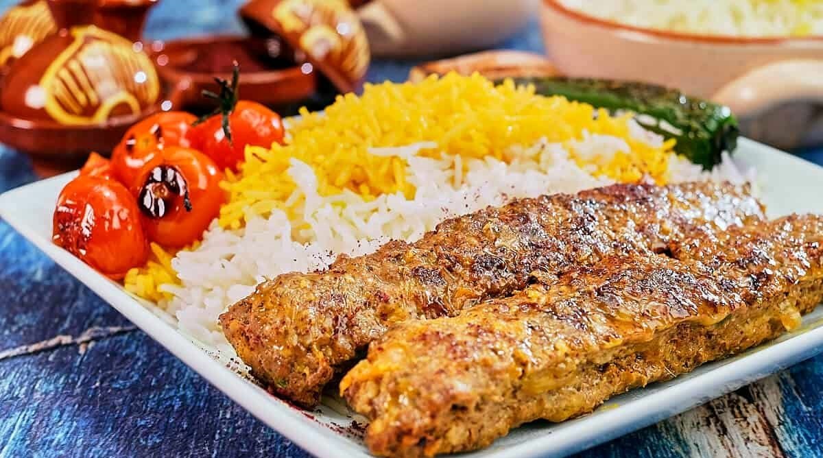طرز تهیه کباب تابه ای با سینه بوقلمون | یک غذای خوشمزه و کم چرب برای پذیرایی از مهمان