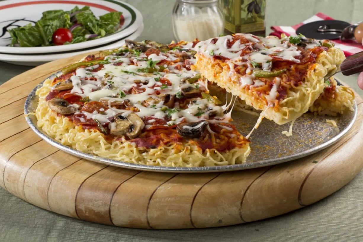 طرز تهیه پیتزای ماکارانی؛ ماکارانی را با این روش خوشمزه درست کنید!