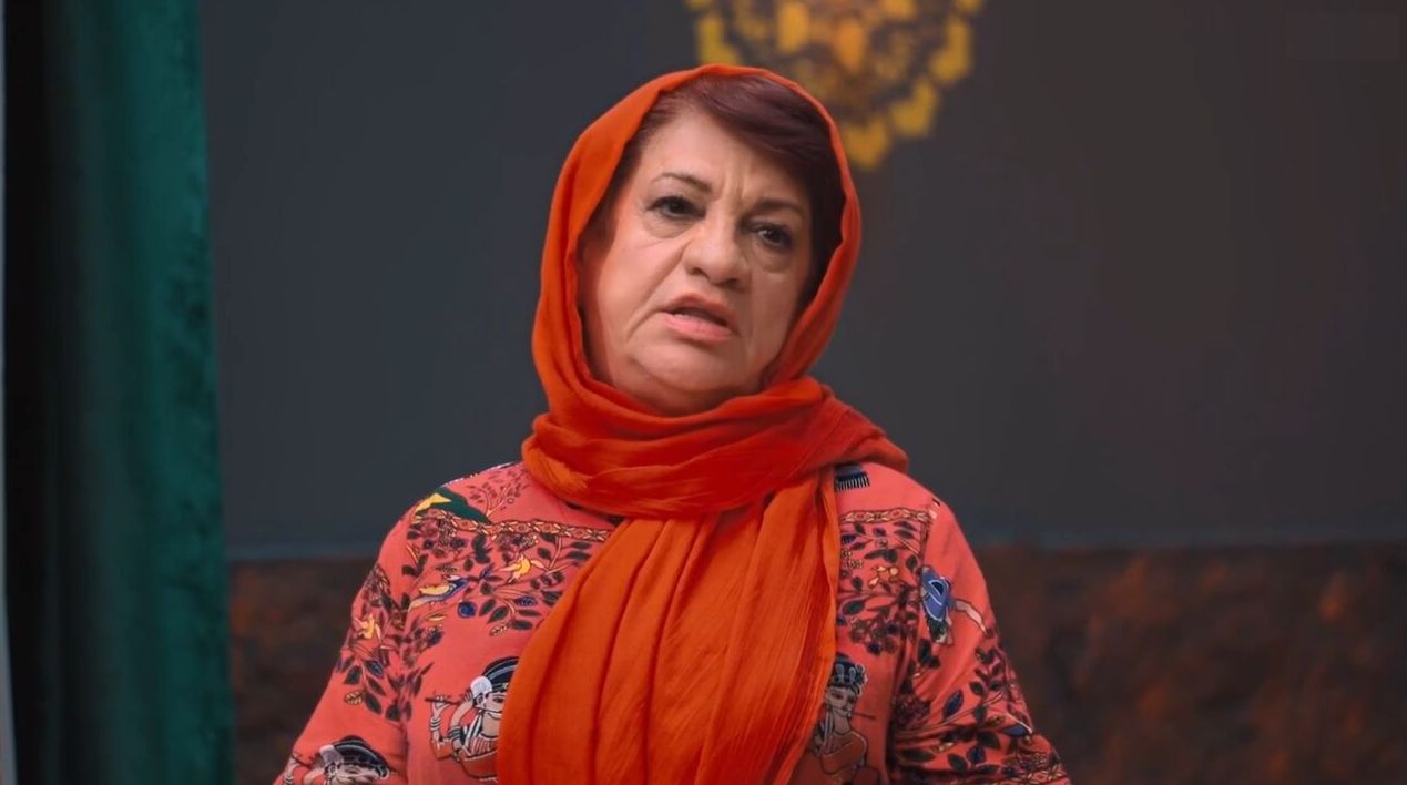 سورپرایز ناهید مسلمی: کیک تولد شیک و دسته گل رز برای مادر کمدین