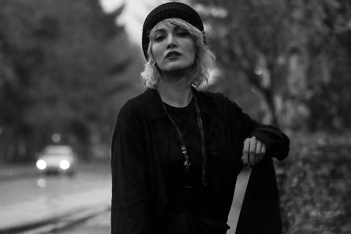 ریحانه رضی در پشت صحنه تئاتر هیدن