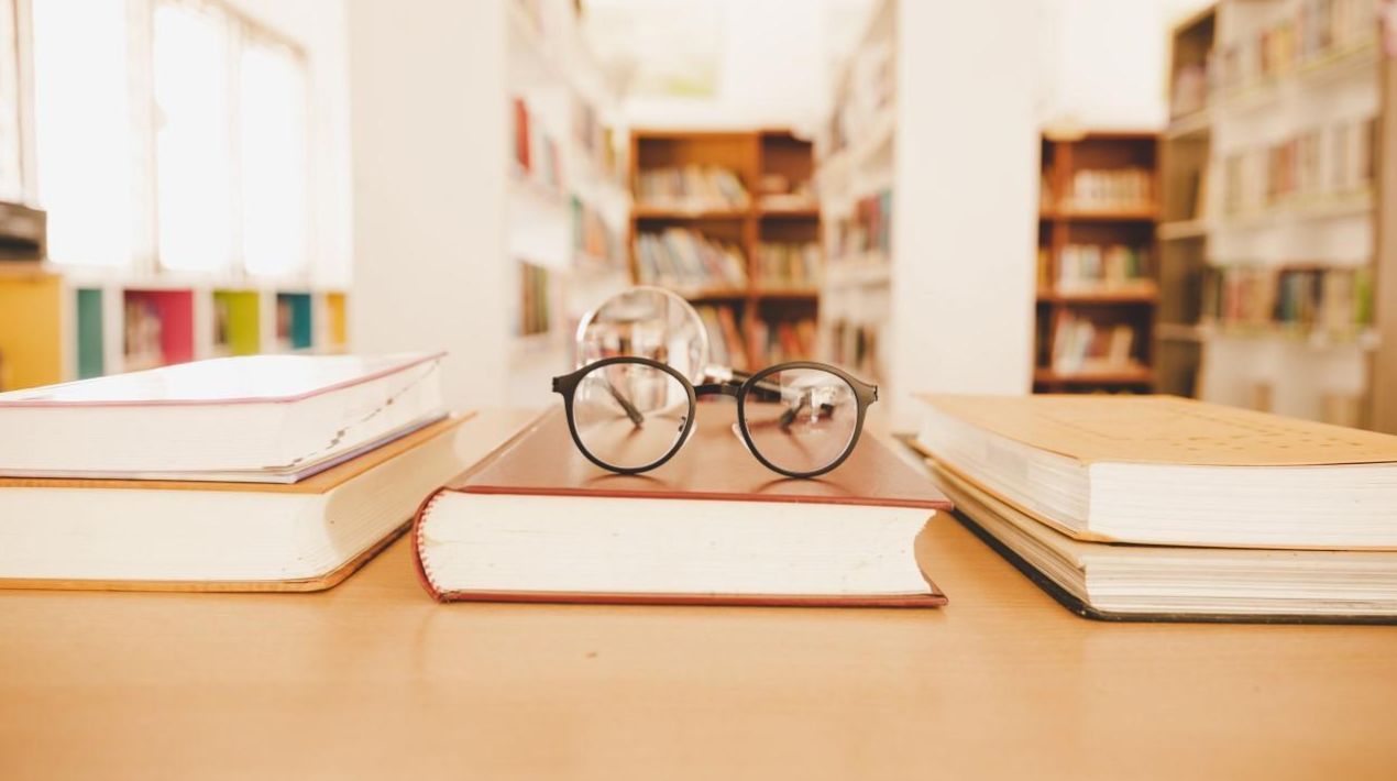 10 کتاب که دنیای شما را زیر و رو خواهند کرد | کتابهای ممنوعه: 10 اثری که قبل از مرگ باید تجربه کنید