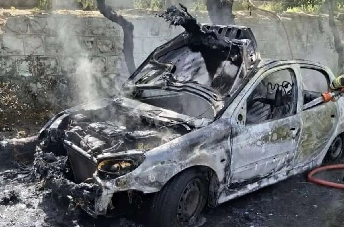 آتش سوزی یک خودرو در اتوبان همت