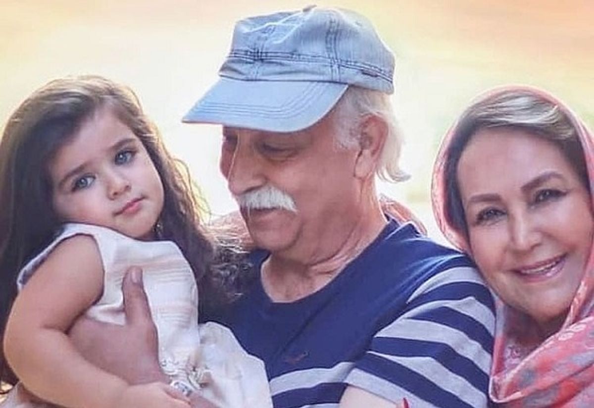 زیبایی چشمگیر نوه محمود پاک‌نیت در لباس محلی یلدایی