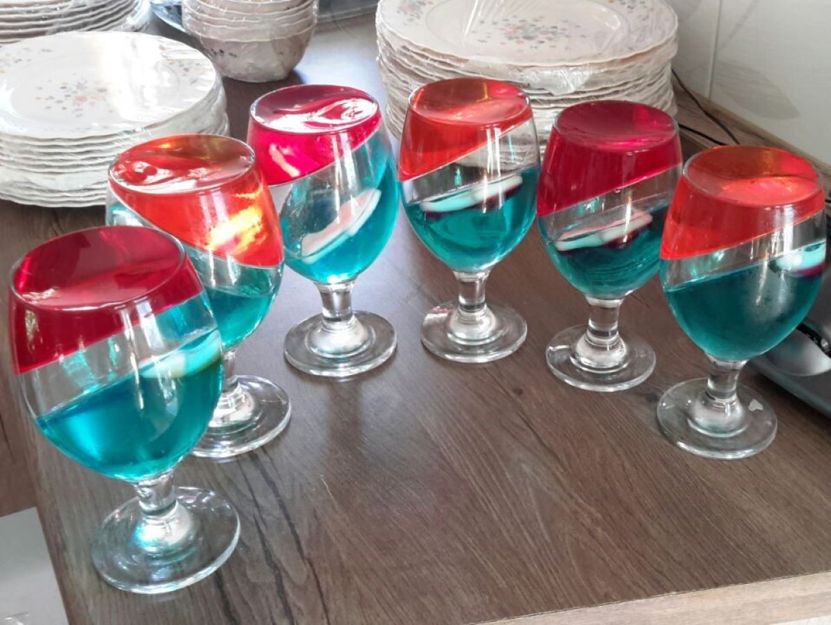 طرز تهیه ژله میان تهی؛ یک دسر خلاقانه مجلسی