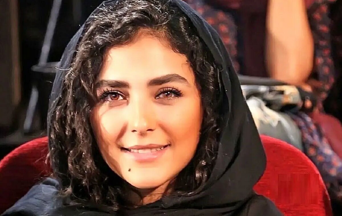 استایل خاص هدی زینالعابدین با مانتوی شیک و متفاوت!