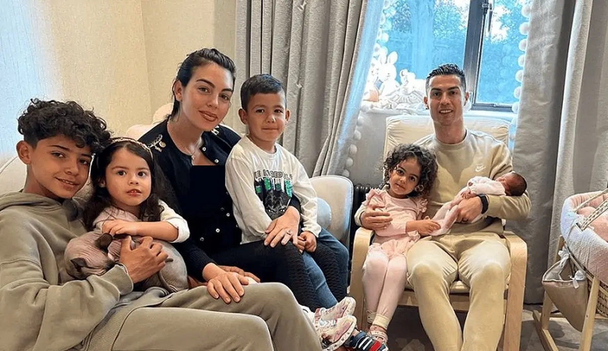 احتمال خداحافظی کریستیانو رونالدو از فوتبال|  پیام جالب دختر کریستیانو رونالدو به پدرش