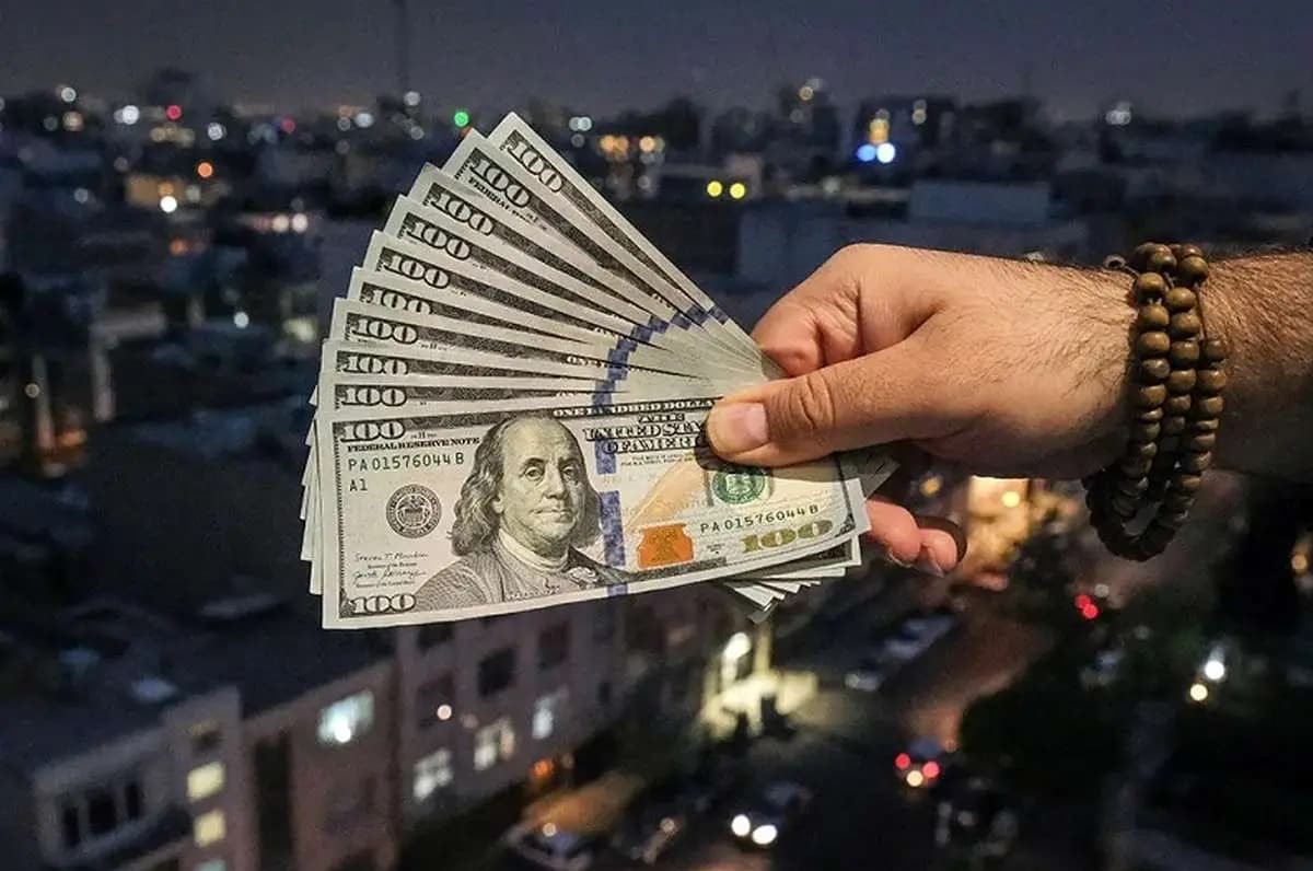 پیش‌ بینی قیمت دلار چهارشنبه ۱ بهمن 1404 | ریزش دلار ادامه دارد؟