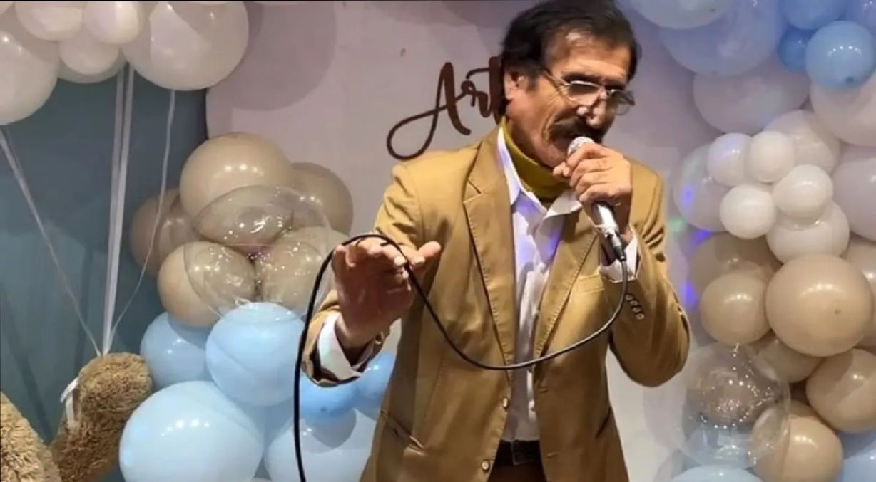 اجرای زنده علی گرایلی خواننده مازنی با آهنگ بلا سوخته تره نخام؛ همه رو به رقص انداخت !