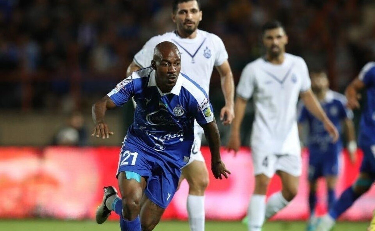 توهین شرم آور استقلال به خرم آبادی ها با طراحی یک پوستر| افسار اسب لری در دستان گائل کاکوتا