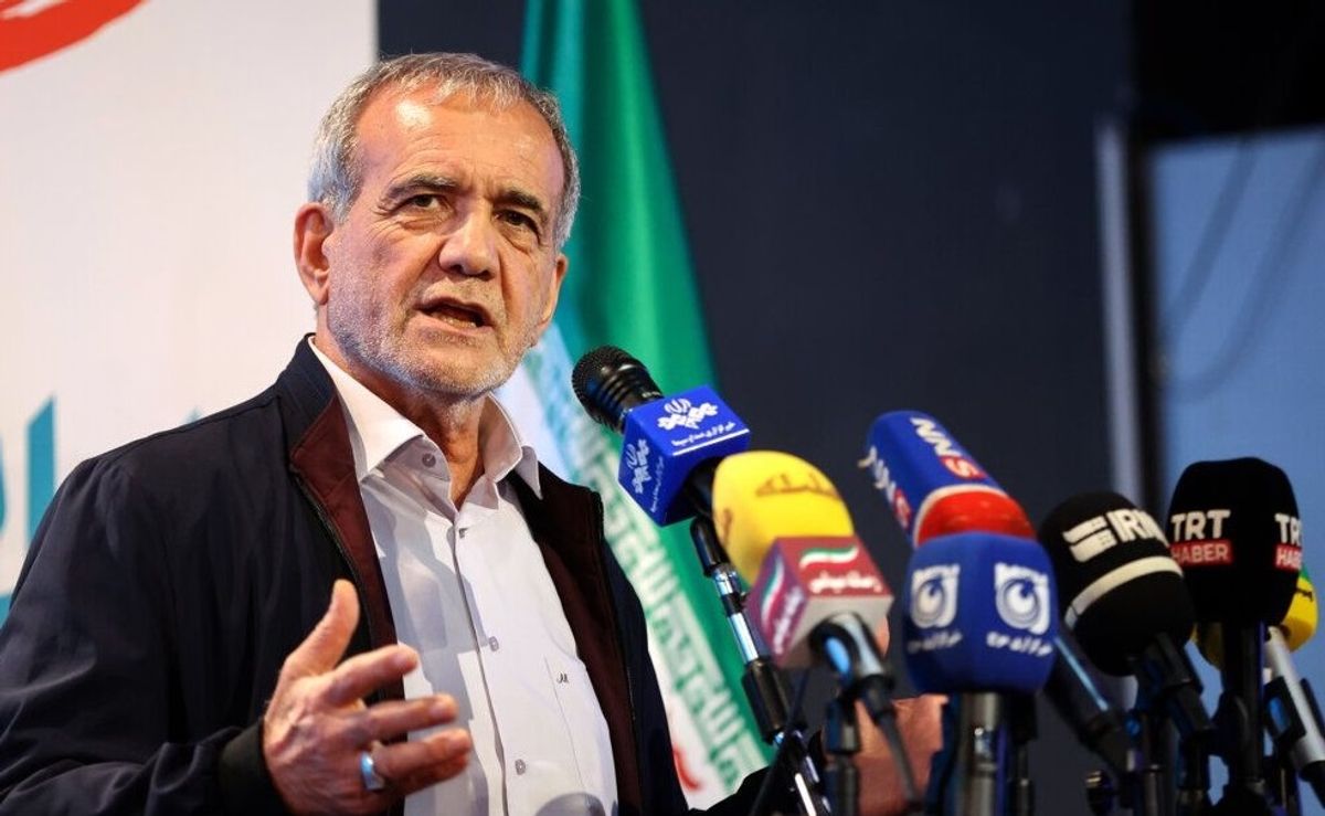 دعوای خبرنگار اهوازی با پزشکیان در آنتن زنده+فیلم