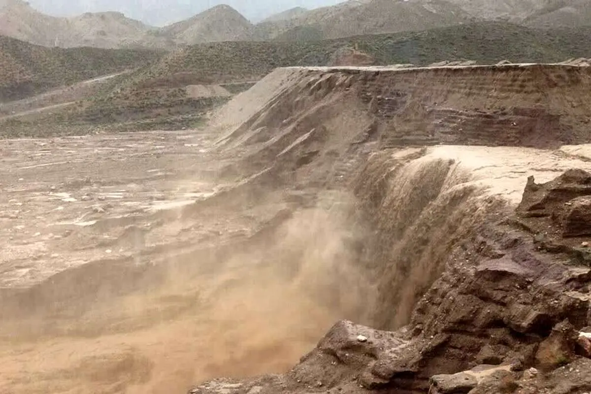 بزرگترین سد خاکی جزیره قشم سرریز شد