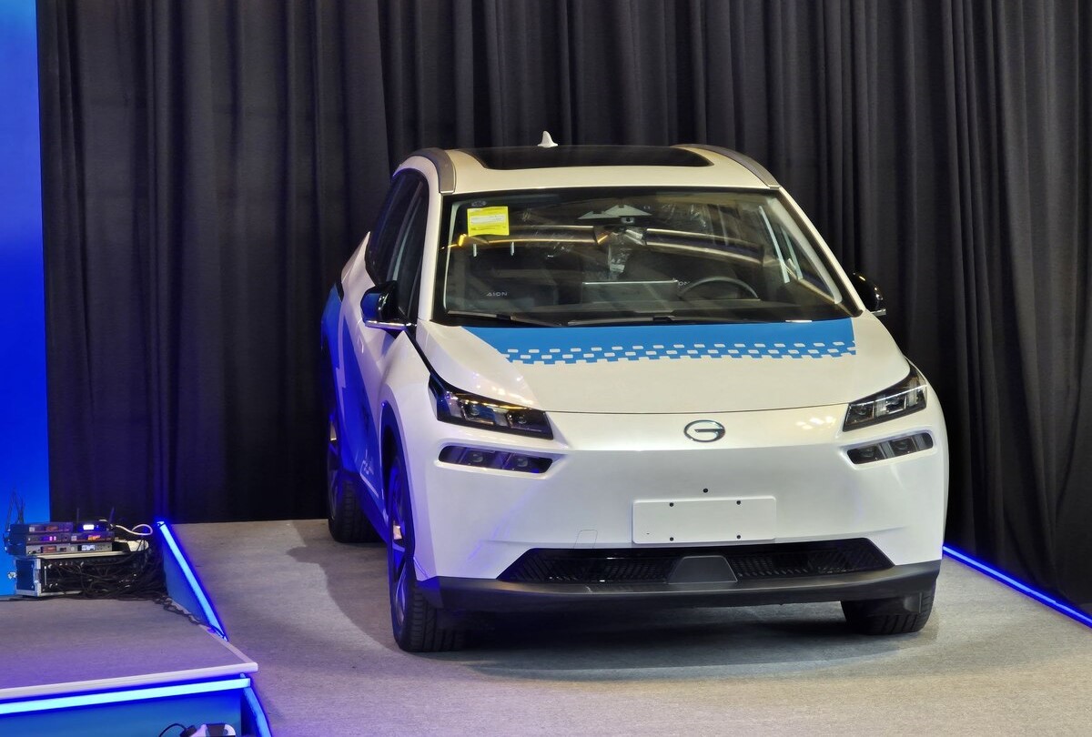 شهردار تهران اولین مسافر تاکسی اینترنتی شهرداری شد+فیلم