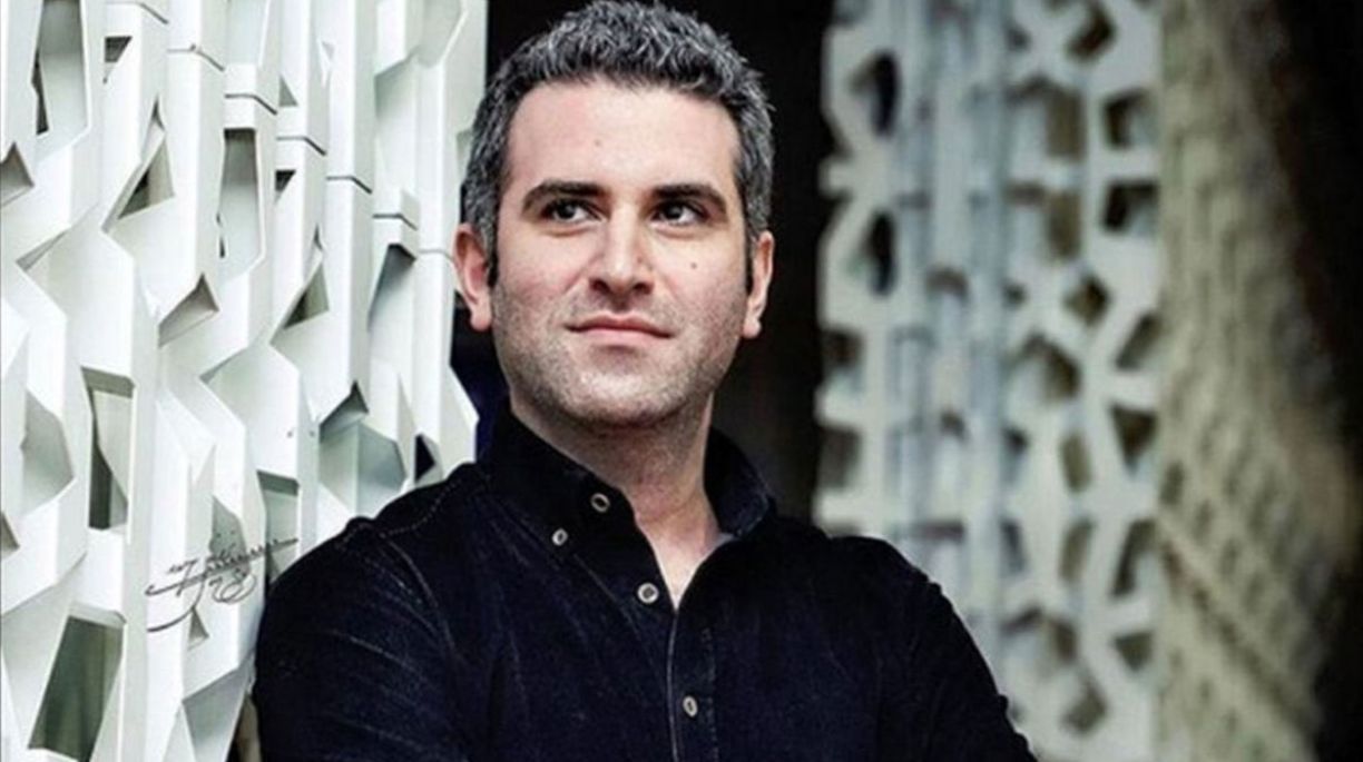 دکوراسیون خانه پدری هوتن شکیبا با چیدمان ساده و منحصر به فرد