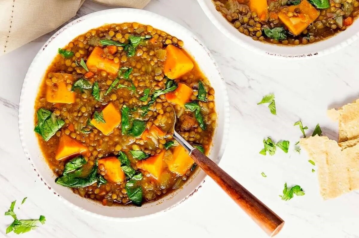 طرز تهیه عدسی اسفناج؛ یک خوراک مقوی و انرژی‌بخش