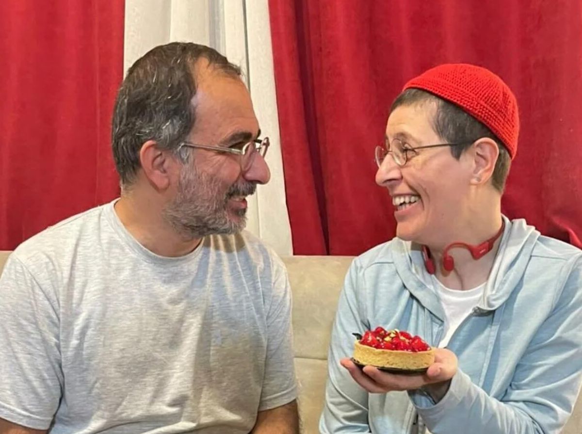 آوازخوانی سوسن پرور برای یار زندگی‌اش ساسان؛ 20 سال در تمام خوشی و ناخوشی‌ها کنار هم بودیم..