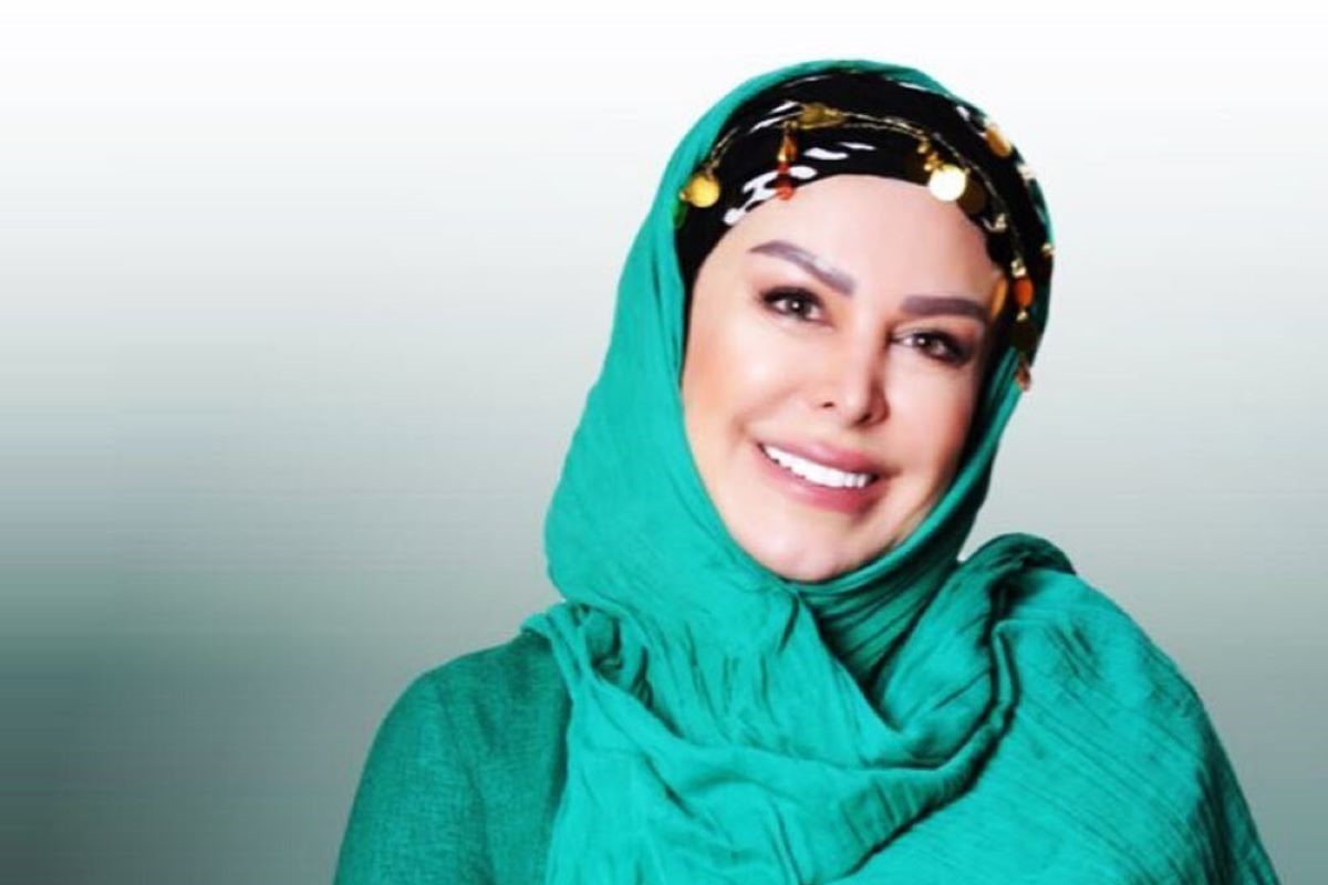 نگاهی به دکوراسیون شاهانه و شیک خانه فلور نظری در شام ایرانی؛ از مبلمان سلطنتی تا کاج چند طبقه و فرش ایرانی