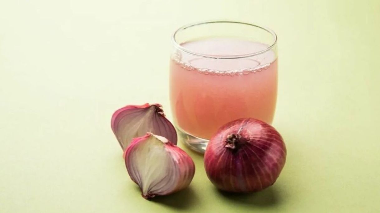 خواص آب پیاز برای رشد موها؛ روش استفاده