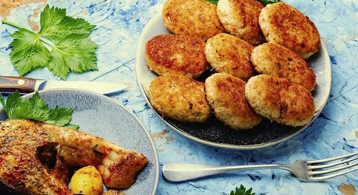 دستور پخت کوکوی مرغ با پنیر و سس مایونز؛ یک کوکوی خوشمزه و مجلسی