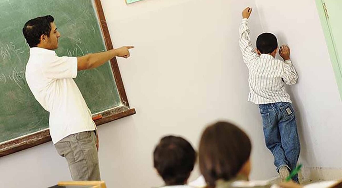 تنبیه بدنی و دانش آموز رفسنجانی دوره متوسطه دوم از سوی معلم| لب دانش آموز زخم شد