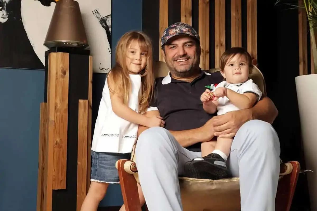 قاب صمیمی سام درخشانی با دختر زیبایش در 8 سالگی