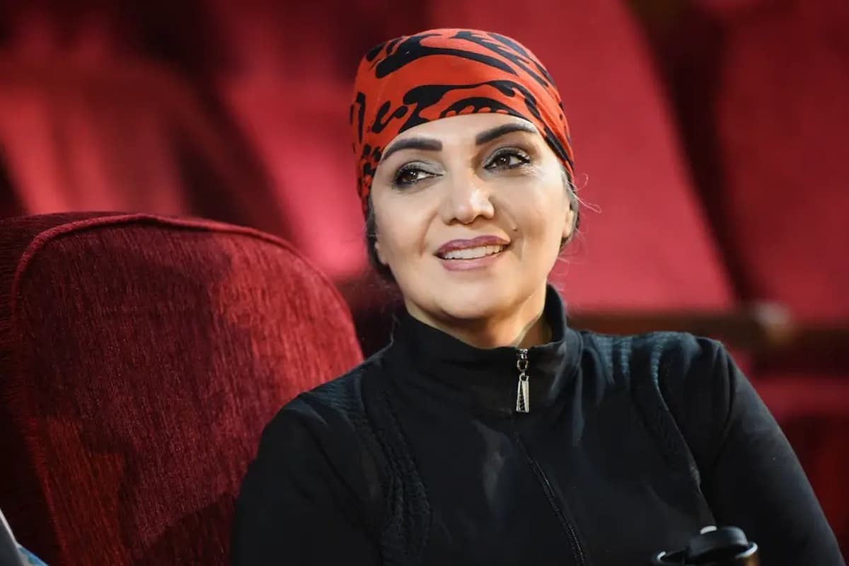 سلفی الهام پاوه نژاد با کت ترند پاییزی جدیدش