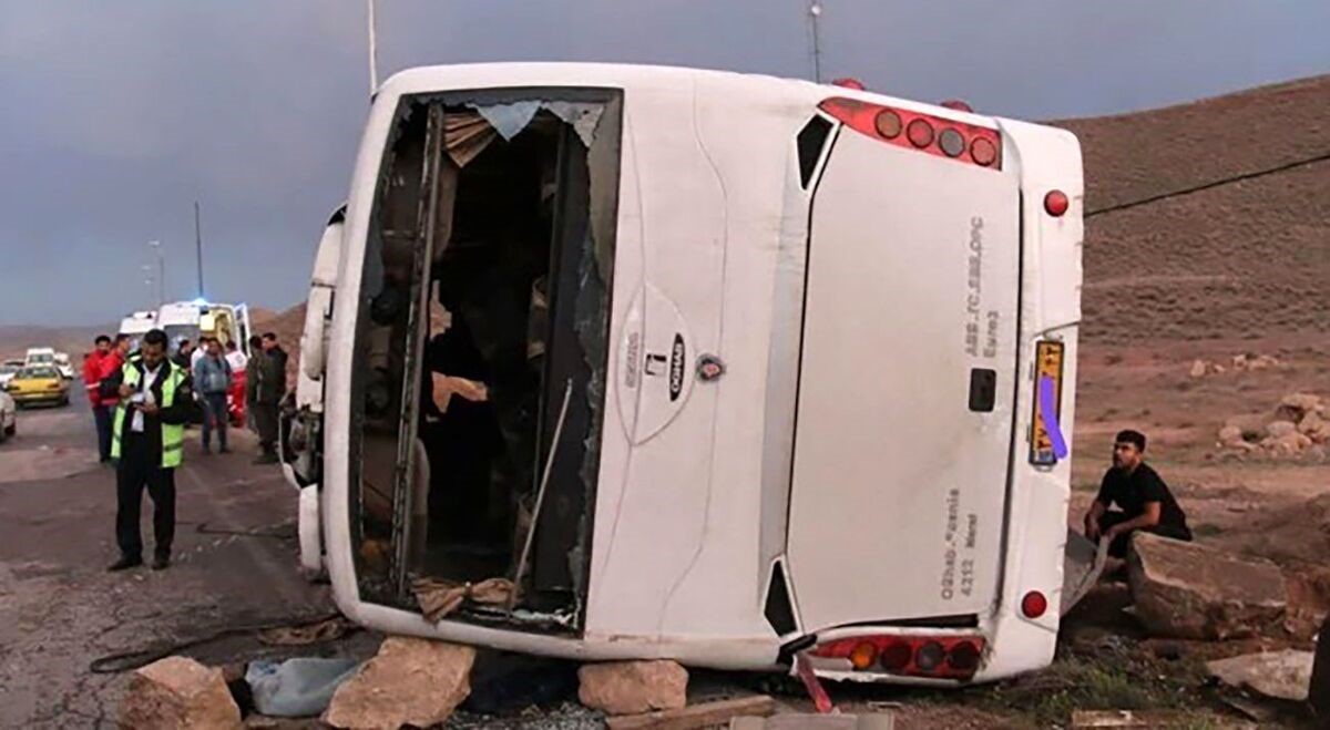 سقوط اتوبوس در دره جاده دماوند با 4 کشته و 20 زخمی+فیلم