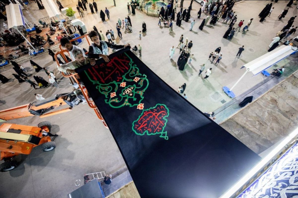 سیاه‌پوش شدن حرم مطهر امام حسین(ع) به مناسبت ماه محرم 1404+ عکس