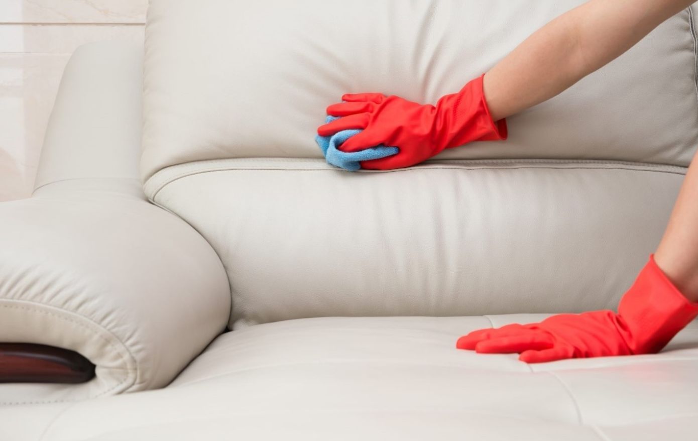 ترفند خانه داری | بهترین روش های تمیز کردن و از بین بردن لکه های مبل در خانه