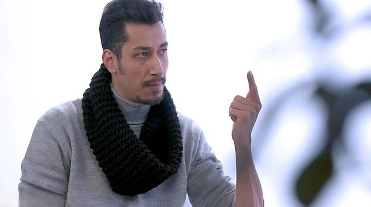 آوازخوانی بهرام افشاری در صف نانوایی با دو سبک متفاوت؛ شاطر کارو ول کرد