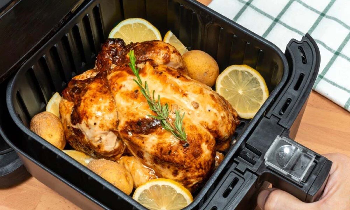 چگونه مرغ را داخل هواپز خوشطعم و آبدار بپزیم؟ | رازهای طلایی جلوگیری از خشک شدن مرغ در هواپز