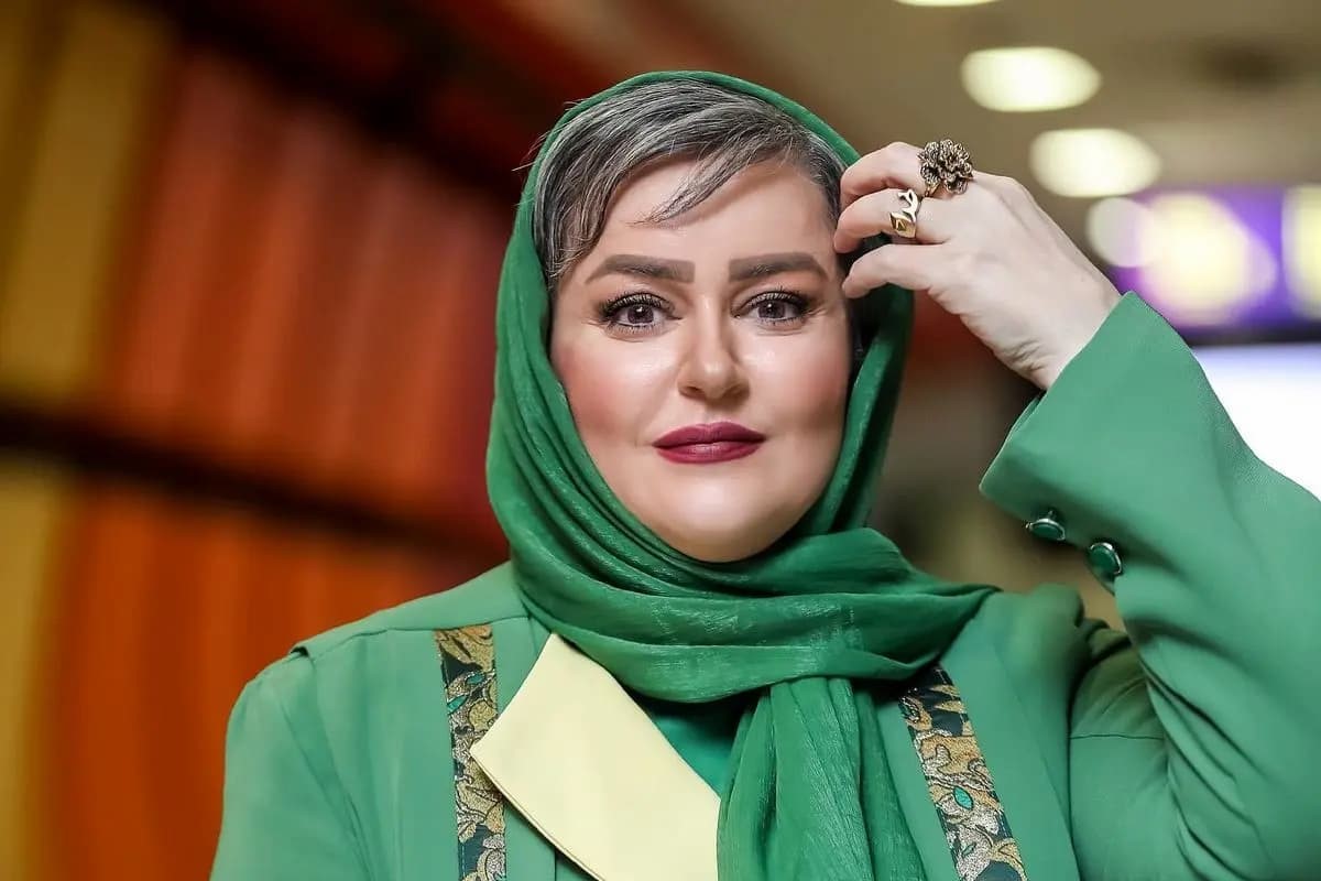 لحظه‌های احساسی تولد 51 سالگی نعیمه نظام دوست در کنار عوامل فیلم کج‌پیله