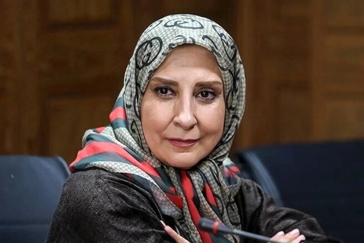 دف‌نوازی مرجانه گلچین در پشت صحنه سریال بامداد خمار