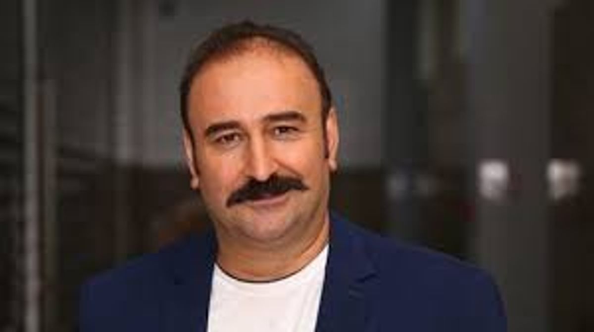 انتقاد کنایه‌آمیز مهران احمدی به عملکرد تلویزیون: کاش به حرف آن خانم که گفت هر کس دوست ندارد بگذارد و برود گوش می‌دادیم!