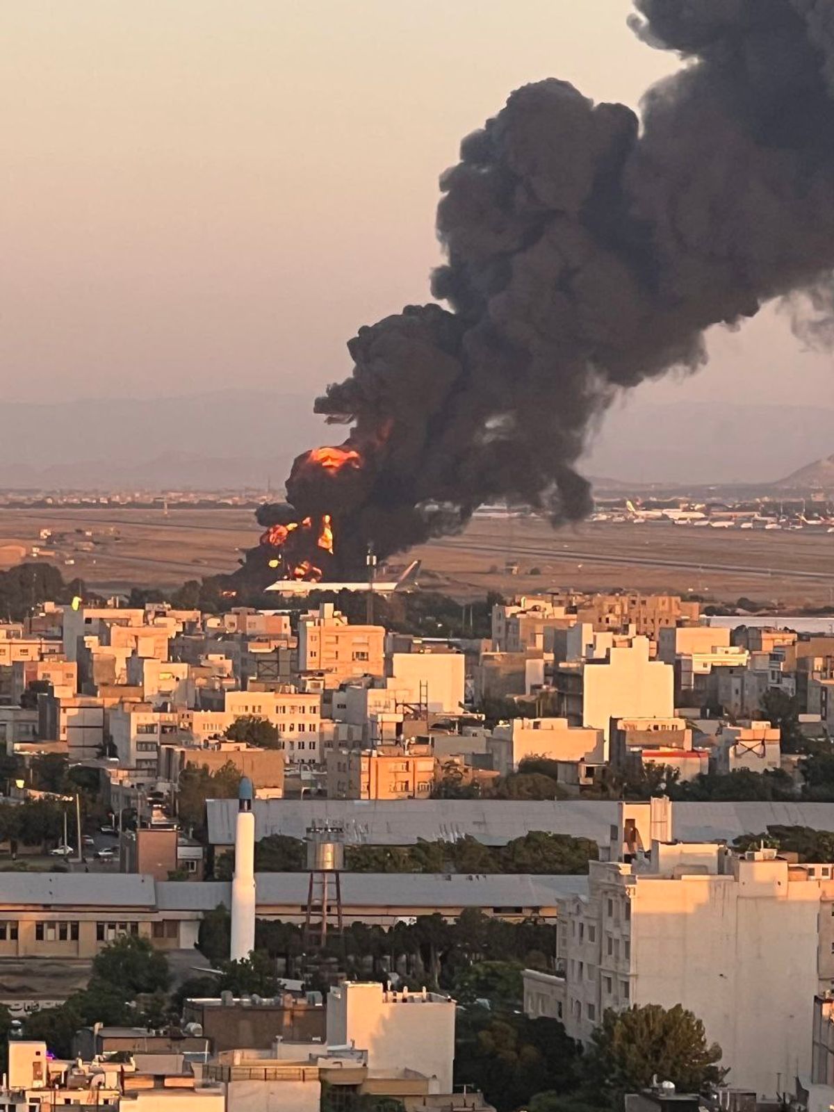 حمله اسرائیل به مشهد؛ پدافند هوایی در حال مقابله با موشک‌ها