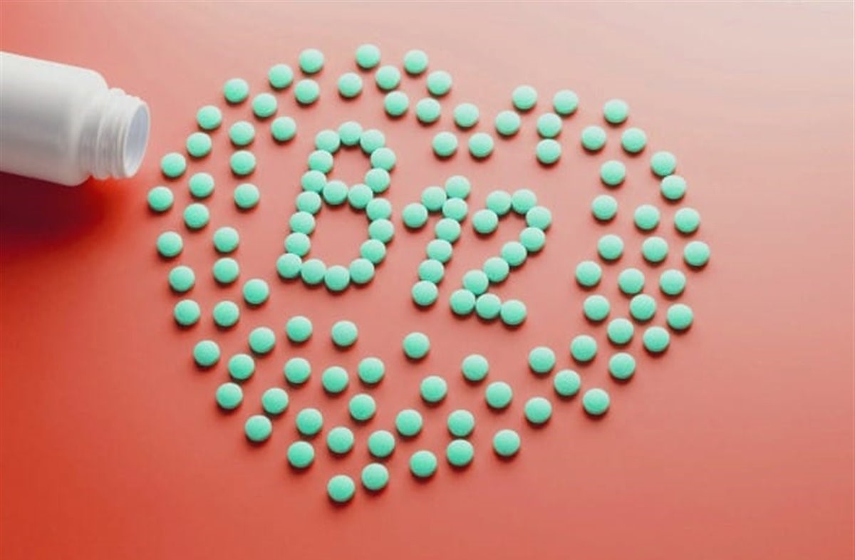 چه کسانی باید ویتامین ب 12 مصرف کنند؟ | تأثیرات مکمل ویتامین B12 بر بدن