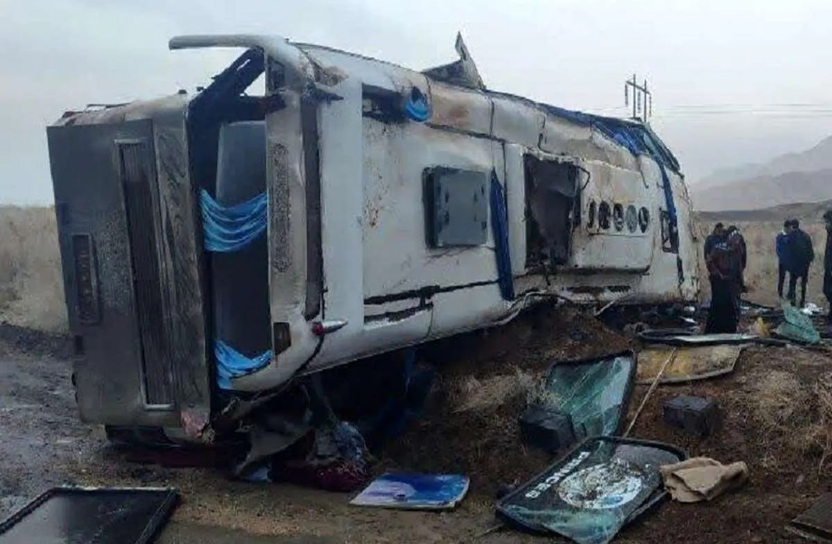 واژگونی مینی‌بوس حامل کشتی‌گیران در محور همدان-سنندج