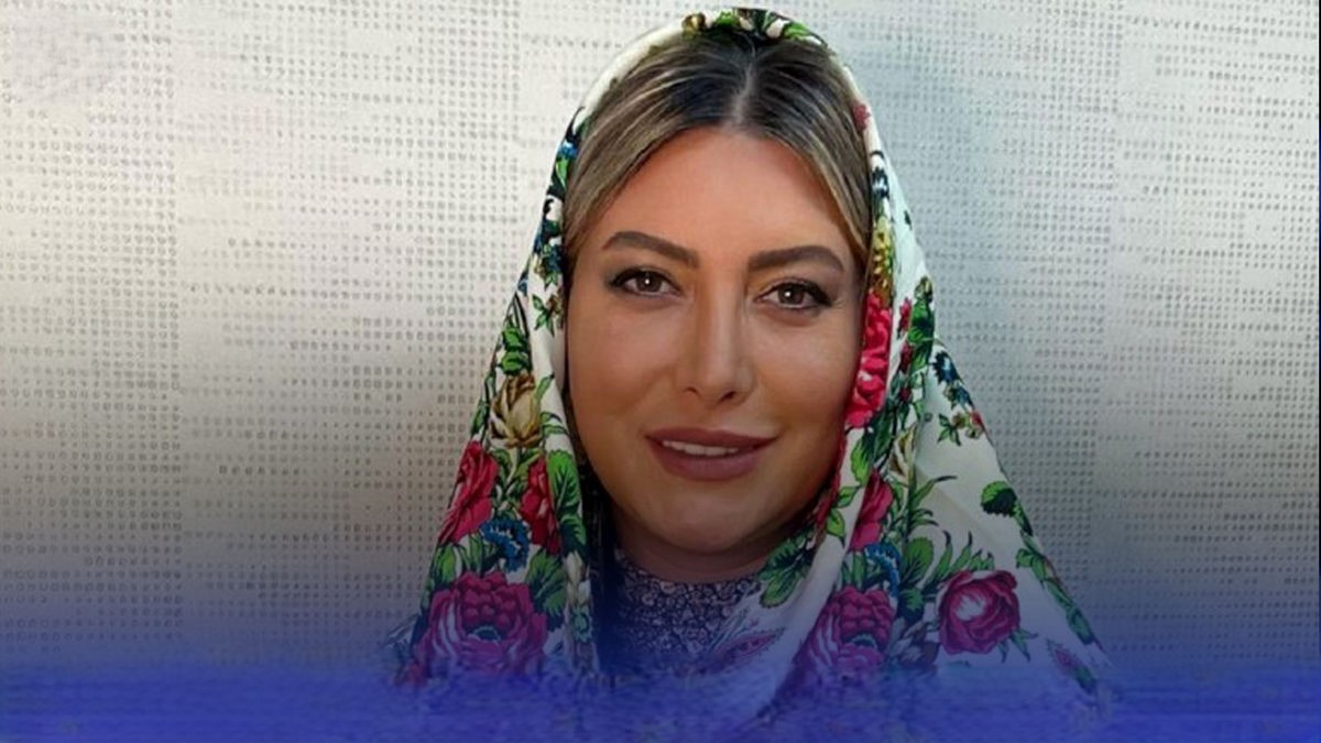 استایل خاص و اروپایی فریبا نادری با بوت بلند و مانتوی ترند