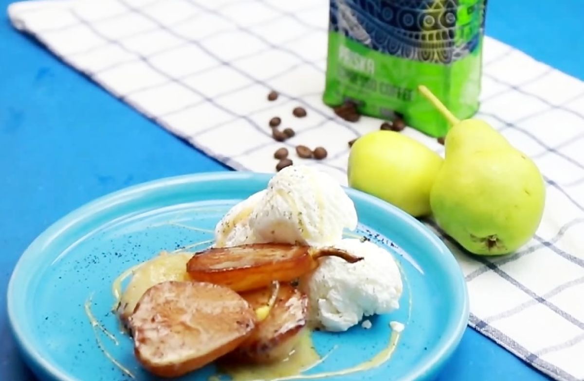 طرز تهیه دسر گلابی با قهوه اسپرسو