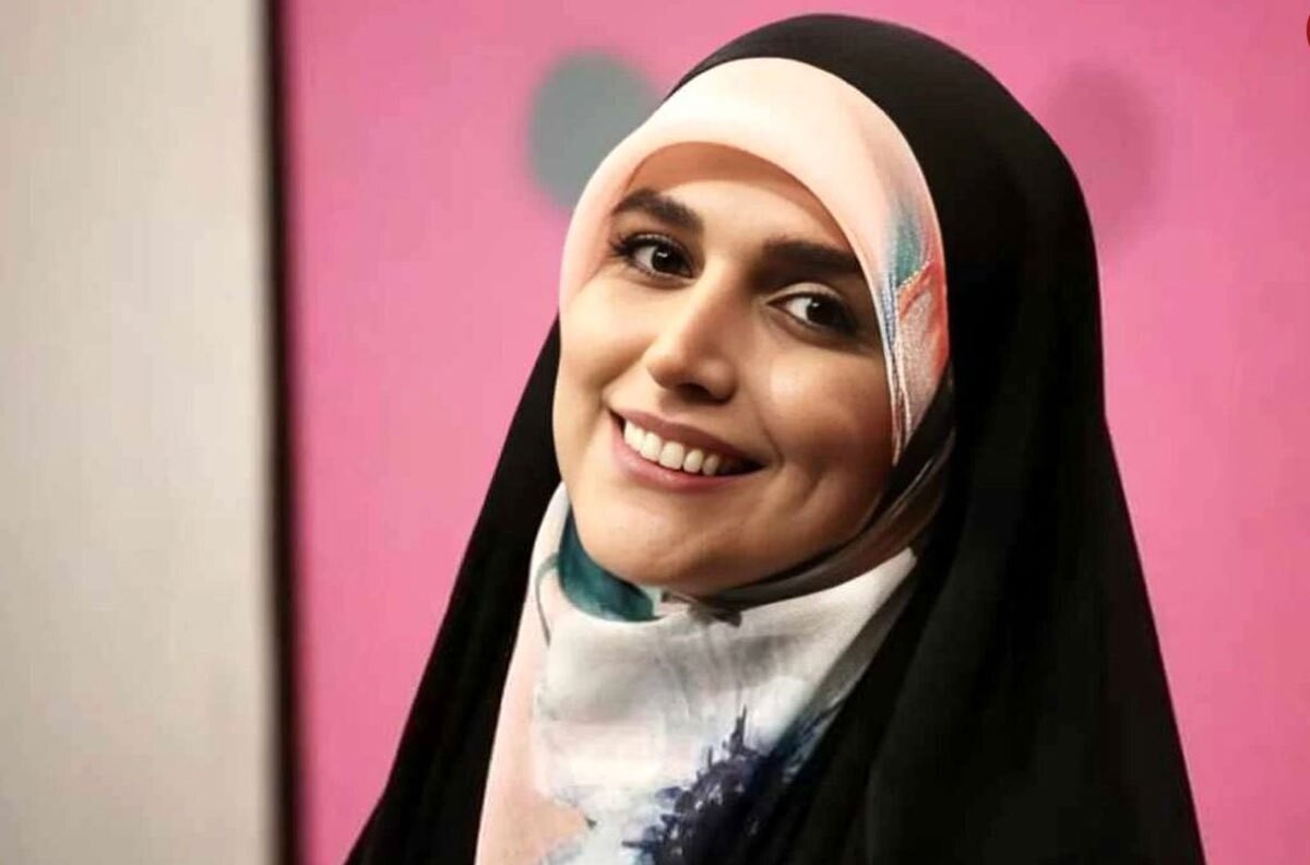 مژده لواسانی با پوشش زیبا در کنار پدرش