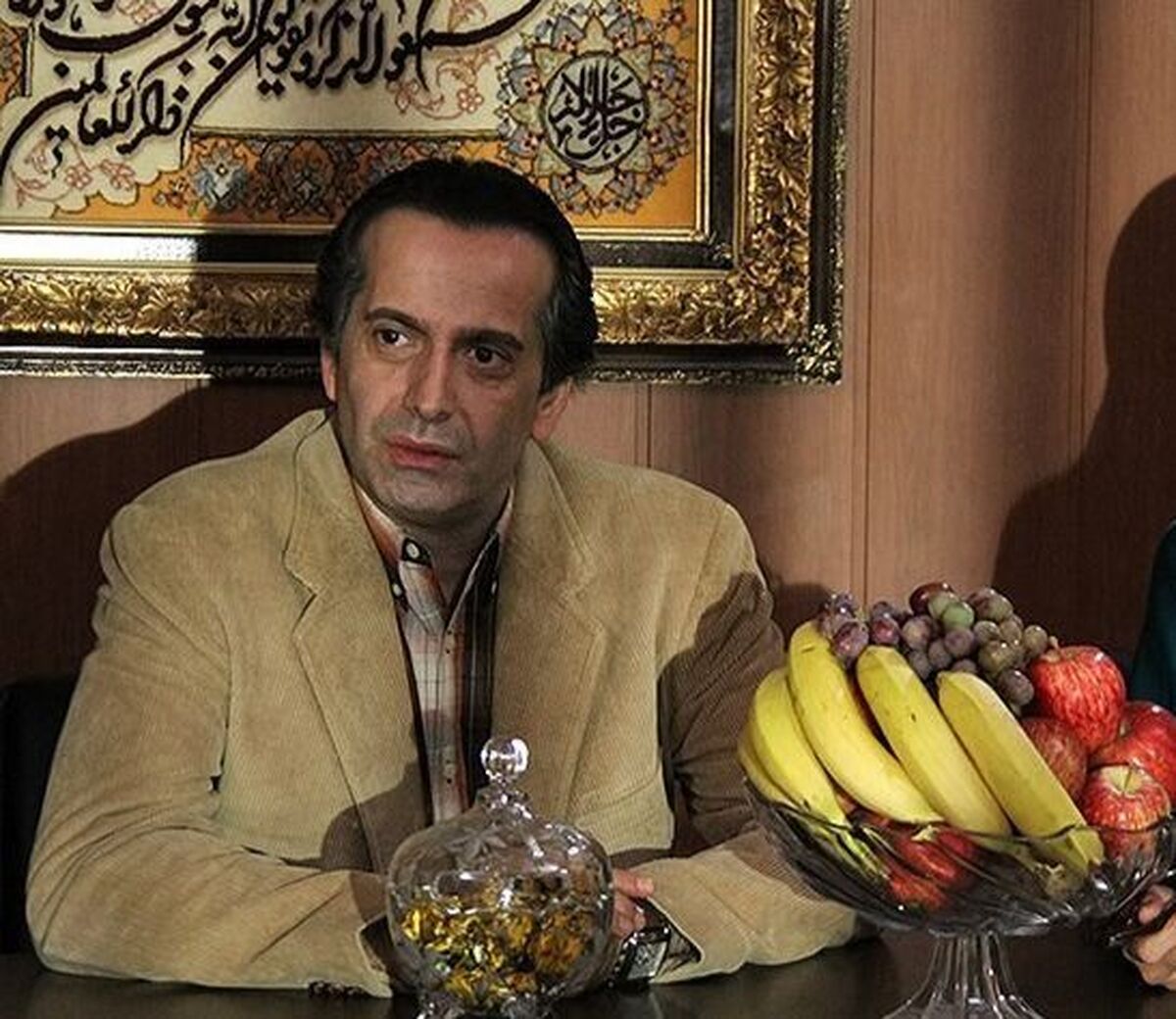 رامسین کبریتی با پیراهن گل‌گلی و شلوار سبز همه را شوکه کرد!