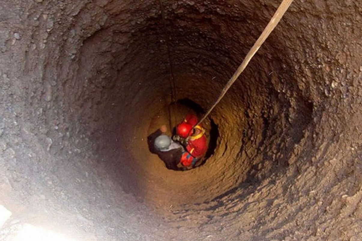 تراژدی مرگ خانوادگی در کوهدشت| ۷ عضو یک خانواده در چاه ۵۰ متری جان باختند