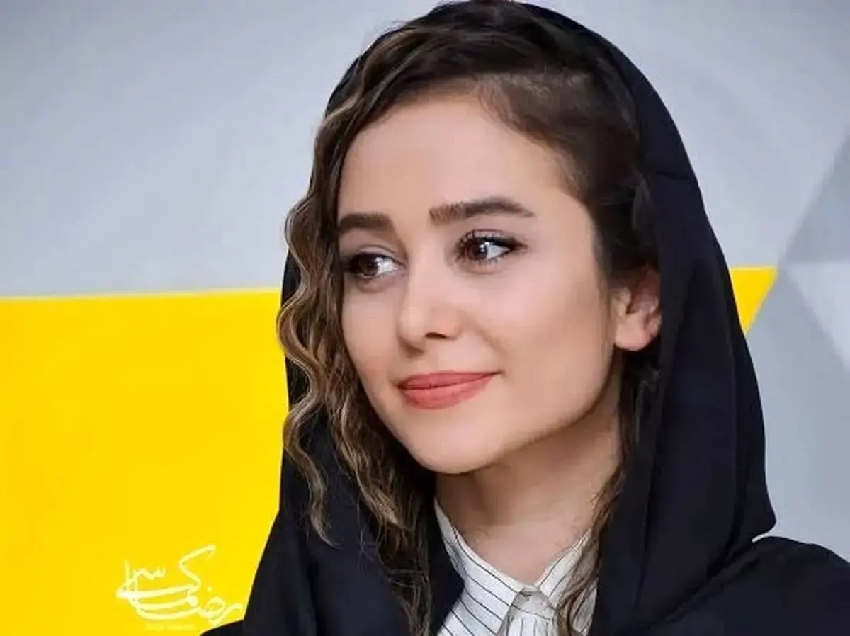 الناز حبیبی با استایل مونوکروم و کلاسیک در خیابانهای تهران