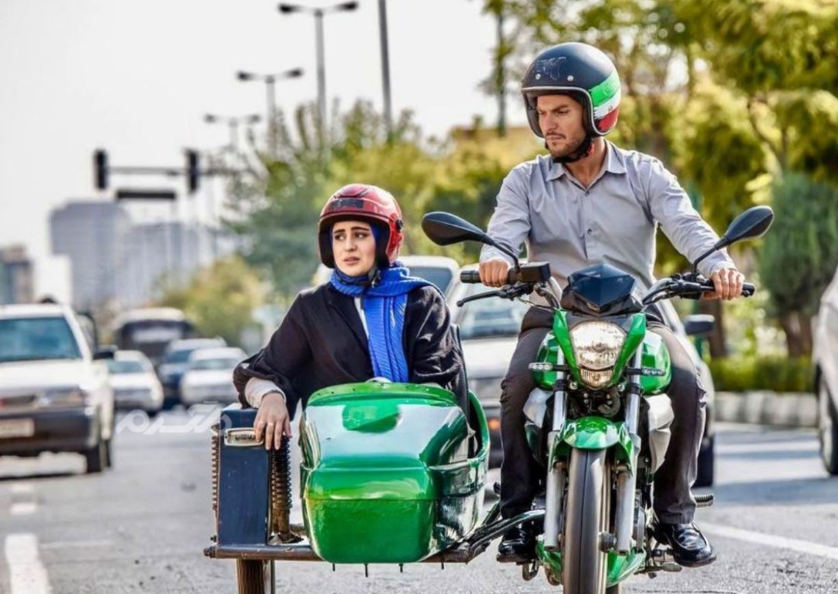 قاب دو نفره از دارا حیایی و فاطیما بهارمست در پشت صحنه سریال یزدان+عکس